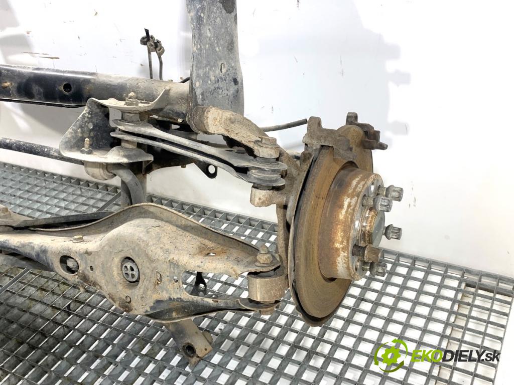 VW GOLF VII liftback 2016 85 kW e-Golf  Výstuha zad 5Q0500042PE