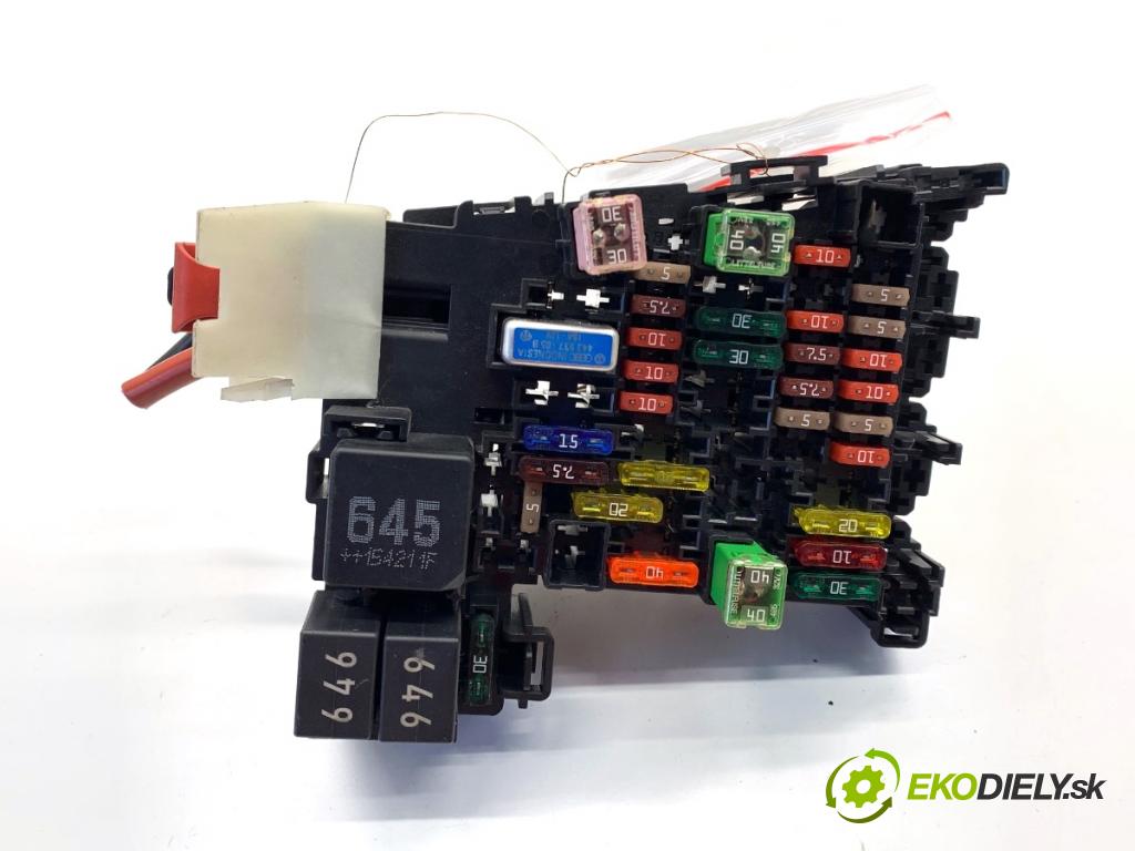 VW GOLF VII liftback 2016 85 kW e-Golf  Skrinka poistková 5Q0937615C (Poistková skrinka)