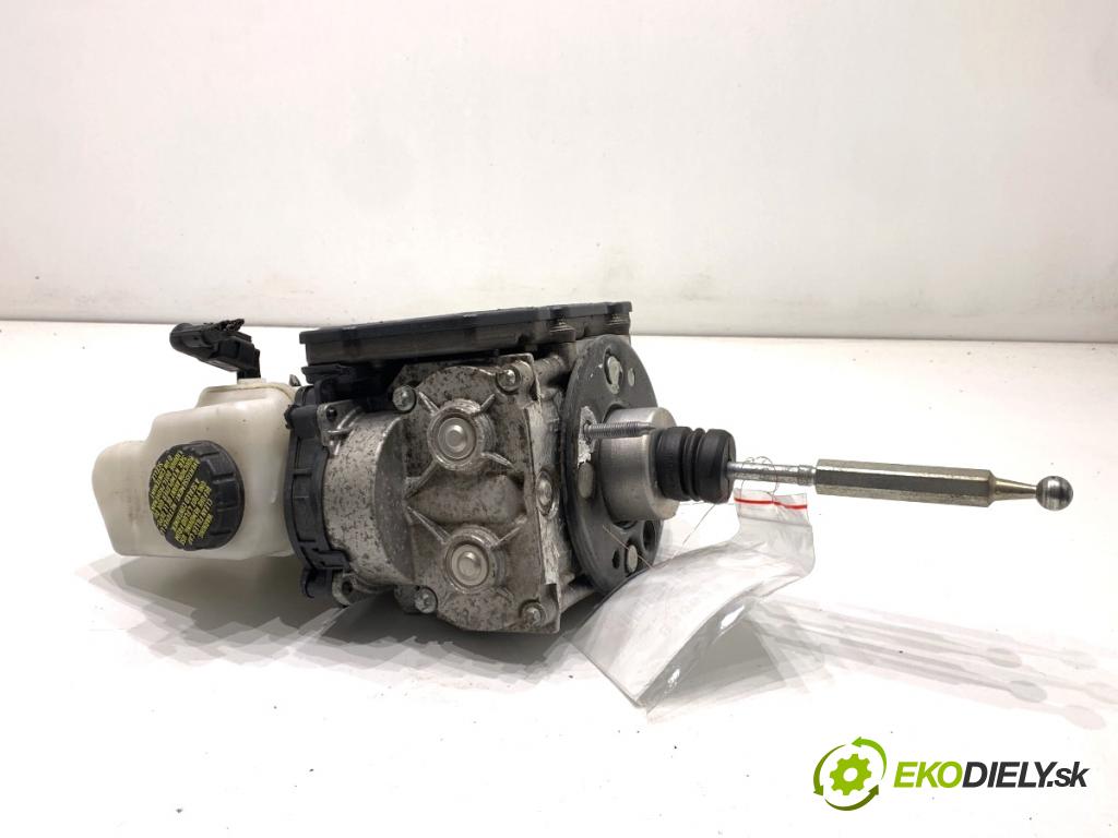VW GOLF VII liftback 2016 85 kW e-Golf  posilovač bŕzd 5QE614105R