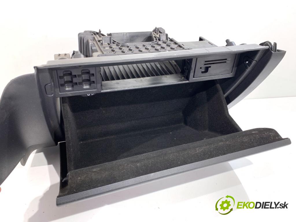 VW GOLF VII liftback 2016 85 kW e-Golf  Priehradka, kastlík spolujazdca 5G1857097 (Priehradka (kastlík))