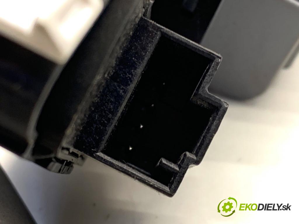 VW GOLF VII liftback 2016 85 kW e-Golf  přepínač nastavení zpětných zrcátek 5G0959565AC (Páčky pod volantem)