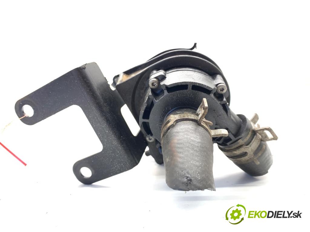 VW GOLF VII liftback 2016 85 kW e-Golf  DALŠÍ: pumpa vody 5G0965567A (Vodní pumpa)