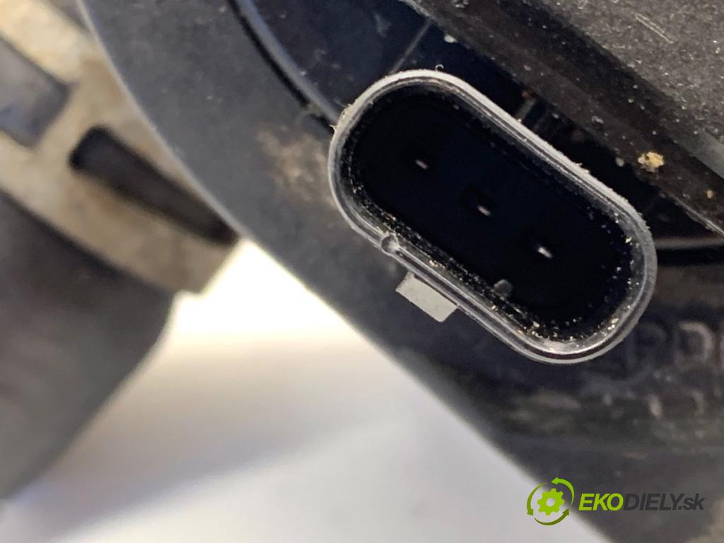 VW GOLF VII liftback 2016 85 kW e-Golf  DALŠÍ: pumpa vody 5G0965567A (Vodní pumpa)