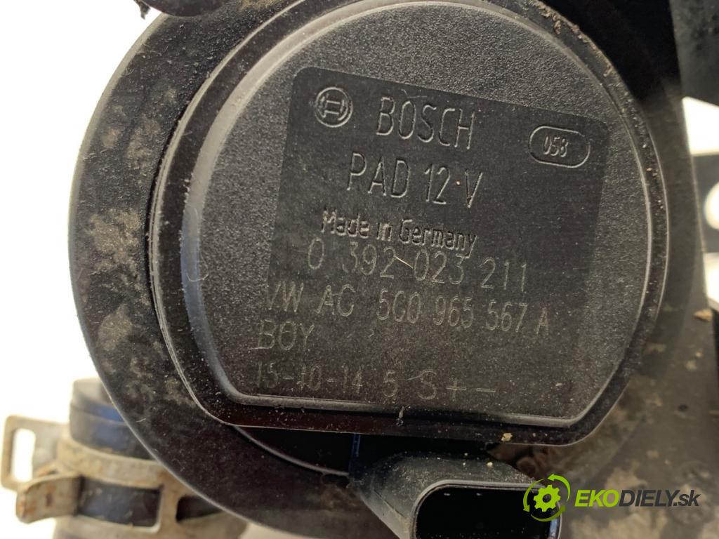 VW GOLF VII liftback 2016 85 kW e-Golf DALŠÍ: Pumpa vody 5G0965567A (Vodná pumpa)
