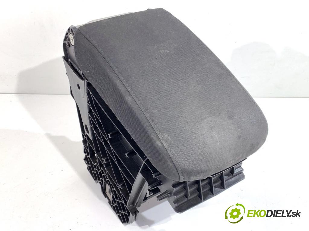 VW GOLF VII liftback 2016 85 kW e-Golf  Lakťová opierka 5C6864207A (Lakťová opierka)