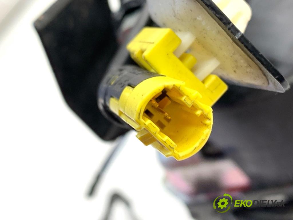 VW GOLF VII liftback 2016 85 kW e-Golf  Držiak BEZPEČNOSŤ ľavy predný