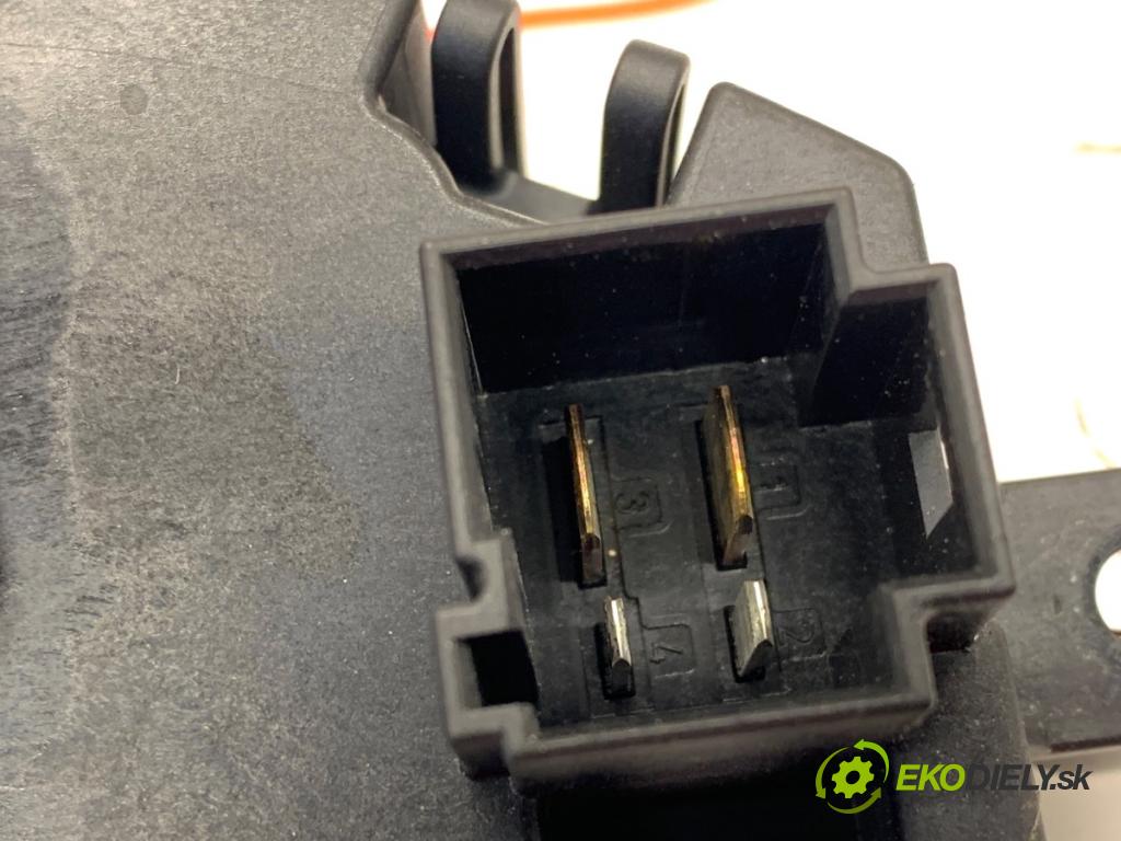 VW GOLF VII liftback 2016 85 kW e-Golf  odpor rezistor topení vzduchu 5Q0907521E (Odpor topení)