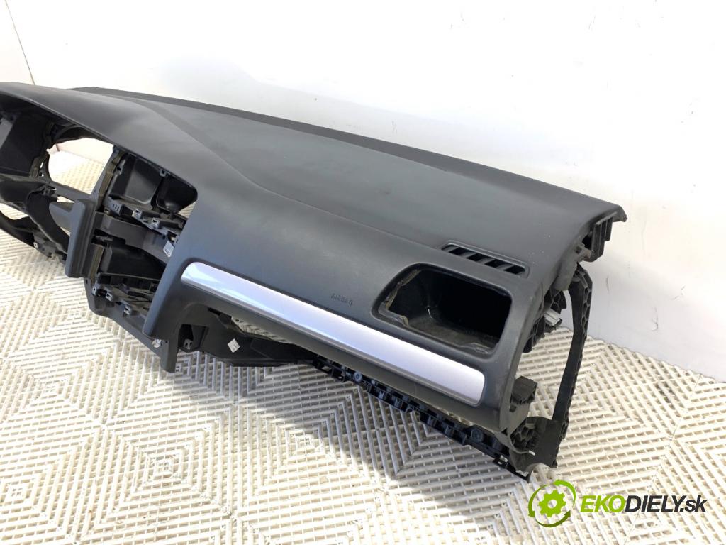 VW GOLF VII liftback 2016 85 kW e-Golf  Palubná doska 5G1858295 (Palubná doska)