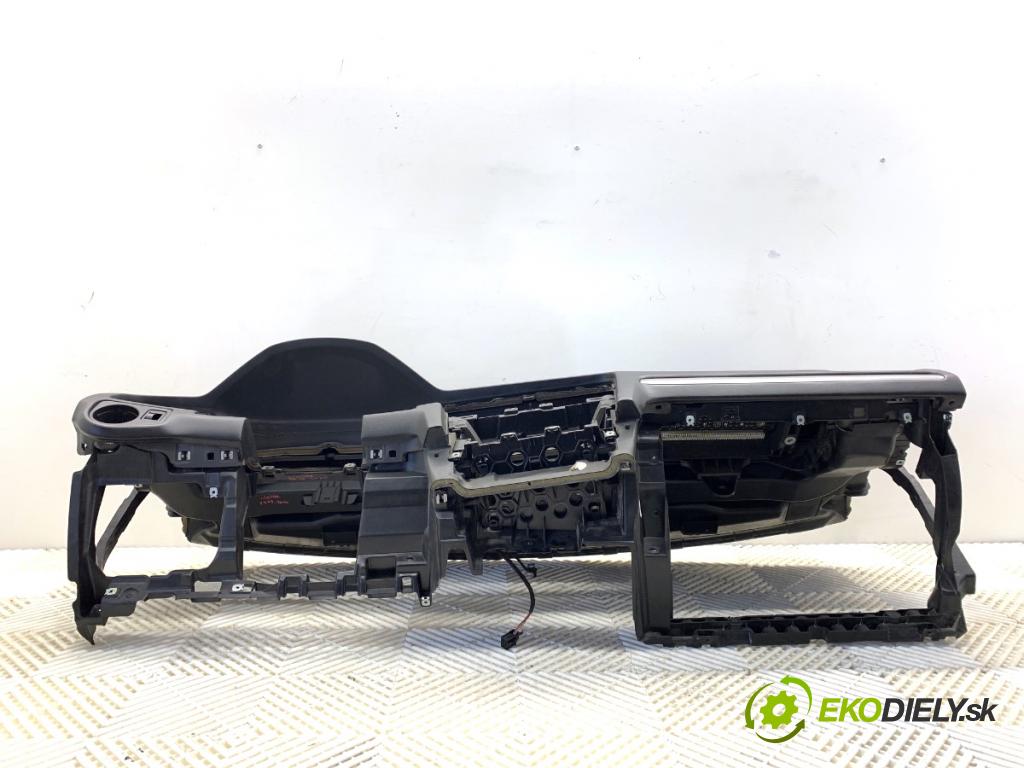 VW GOLF VII liftback 2016 85 kW e-Golf  Palubná doska 5G1858295 (Palubná doska)