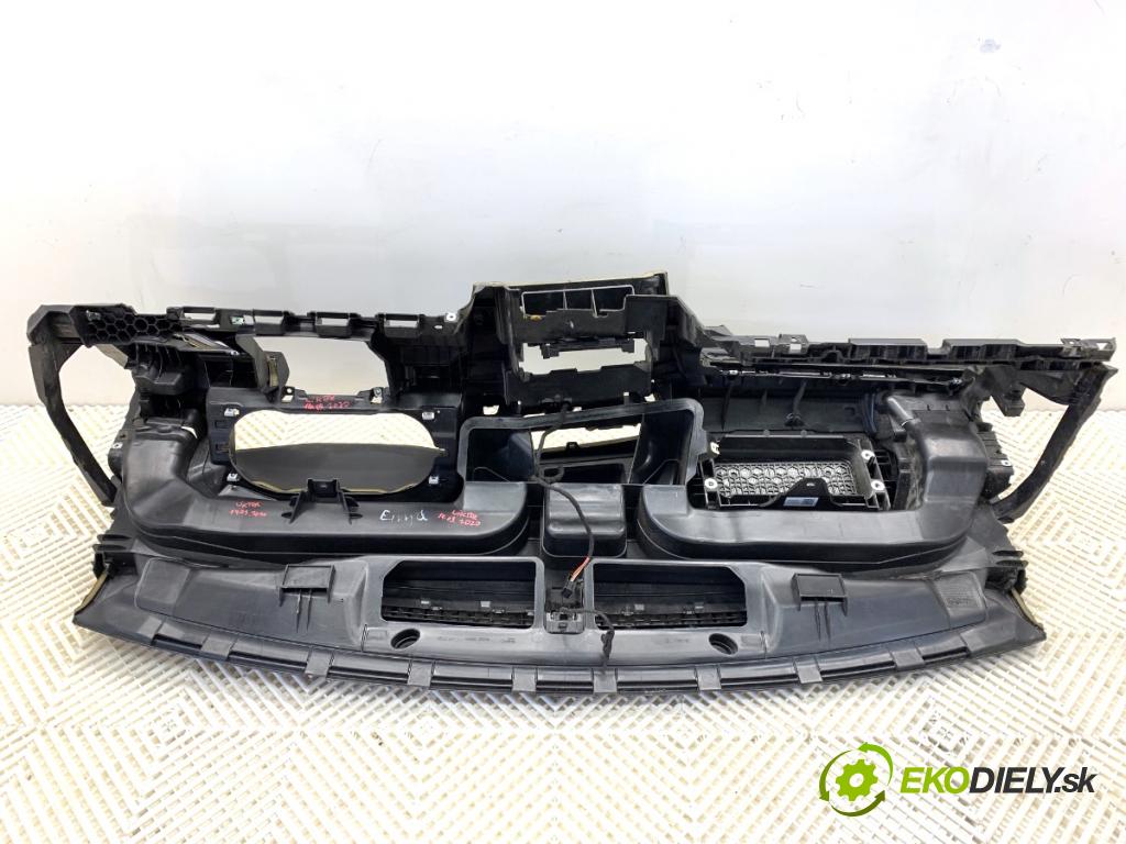 VW GOLF VII liftback 2016 85 kW e-Golf  Palubná doska 5G1858295 (Palubná doska)