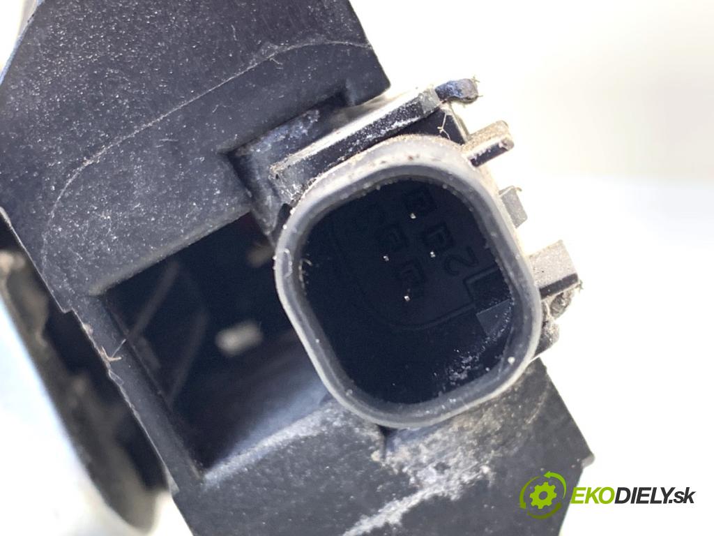 VW GOLF VII liftback 2016 85 kW e-Golf  Kľučka vonkajšia pravy predný