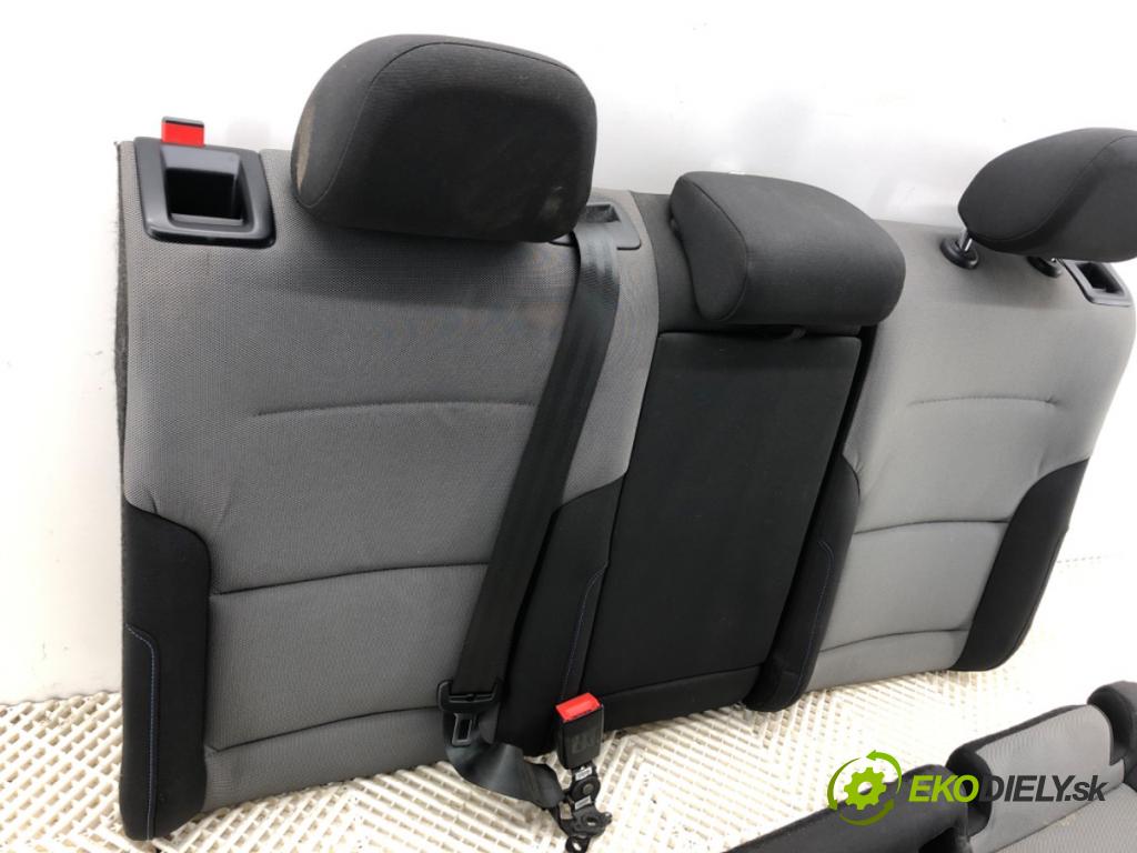 VW GOLF VII liftback 2016 85 kW e-Golf  Sedadlo druhý rad