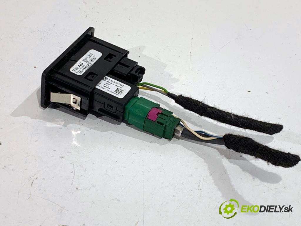 VW GOLF VII liftback 2016 85 kW e-Golf  HNÍZDO: USB 5G0035222E