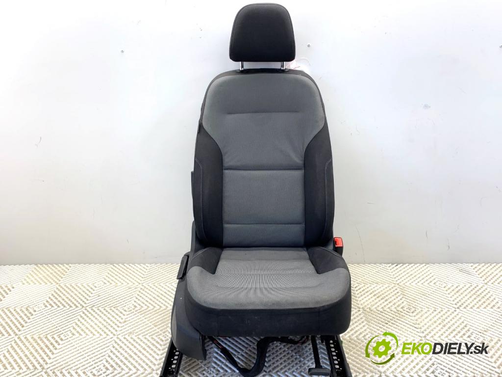 VW GOLF VII liftback 2016 85 kW e-Golf  Sedadlo pravy predný 
