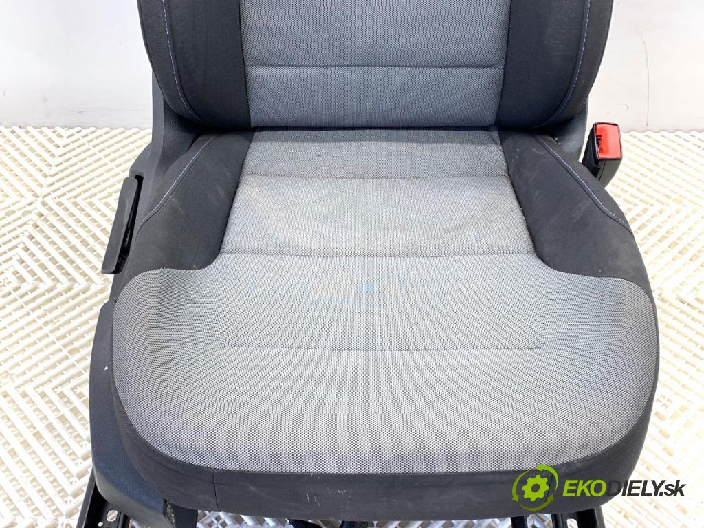 VW GOLF VII liftback 2016 85 kW e-Golf  Sedadlo pravy predný