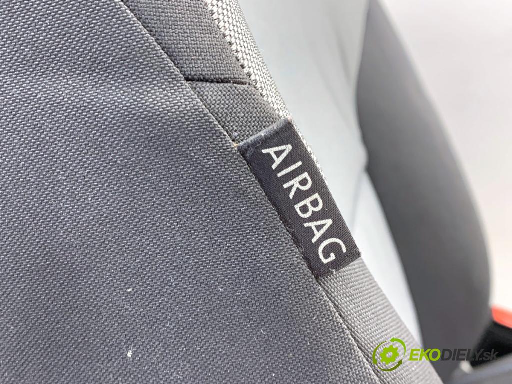 VW GOLF VII liftback 2016 85 kW e-Golf  Sedadlo pravy predný