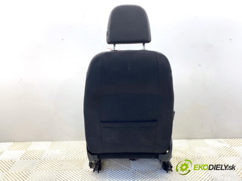 VW GOLF VII liftback 2016 85 kW e-Golf  Sedadlo pravy predný