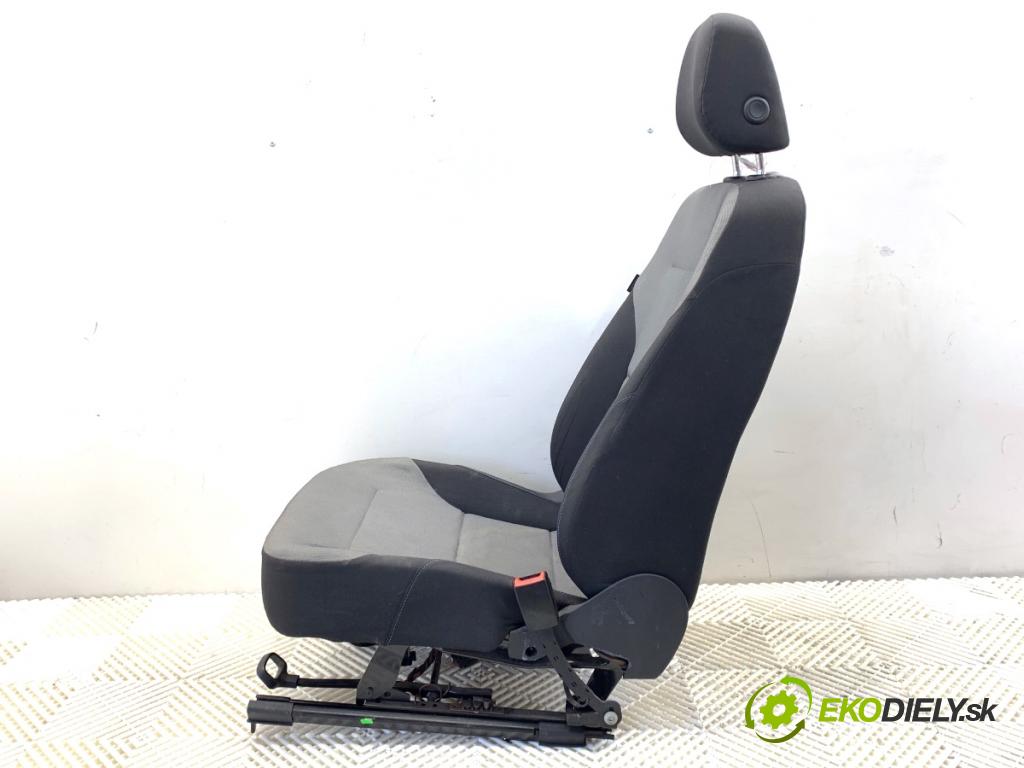 VW GOLF VII liftback 2016 85 kW e-Golf  Sedadlo pravy predný