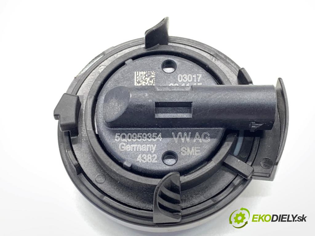 VW GOLF VII liftback 2016 85 kW e-Golf  Snímač nárazu 5Q0959354 (Snímač nárazu)
