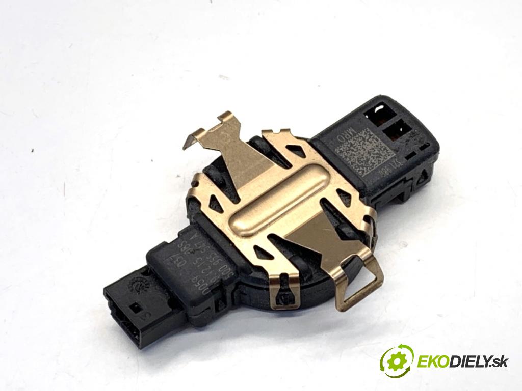 VW GOLF VII liftback 2016 85 kW e-Golf Snímač dažďa 5Q0955547A (Snímač dažďa)