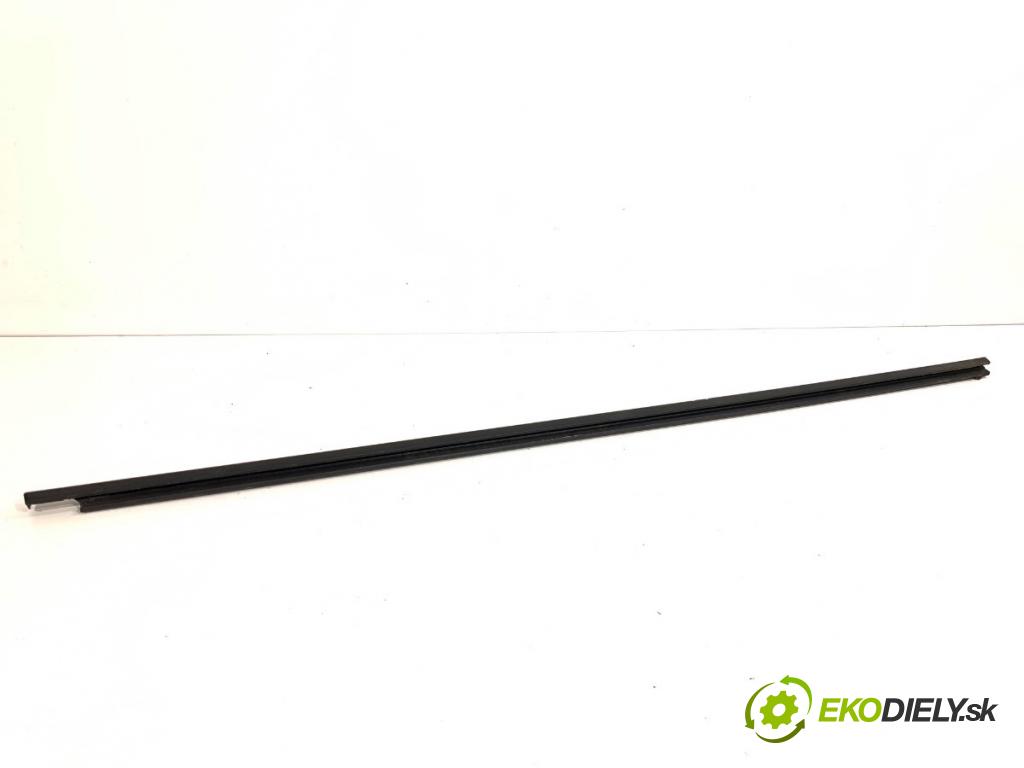 VW GOLF VII liftback 2016 85 kW e-Golf Lišta Sbírání: predný pravy