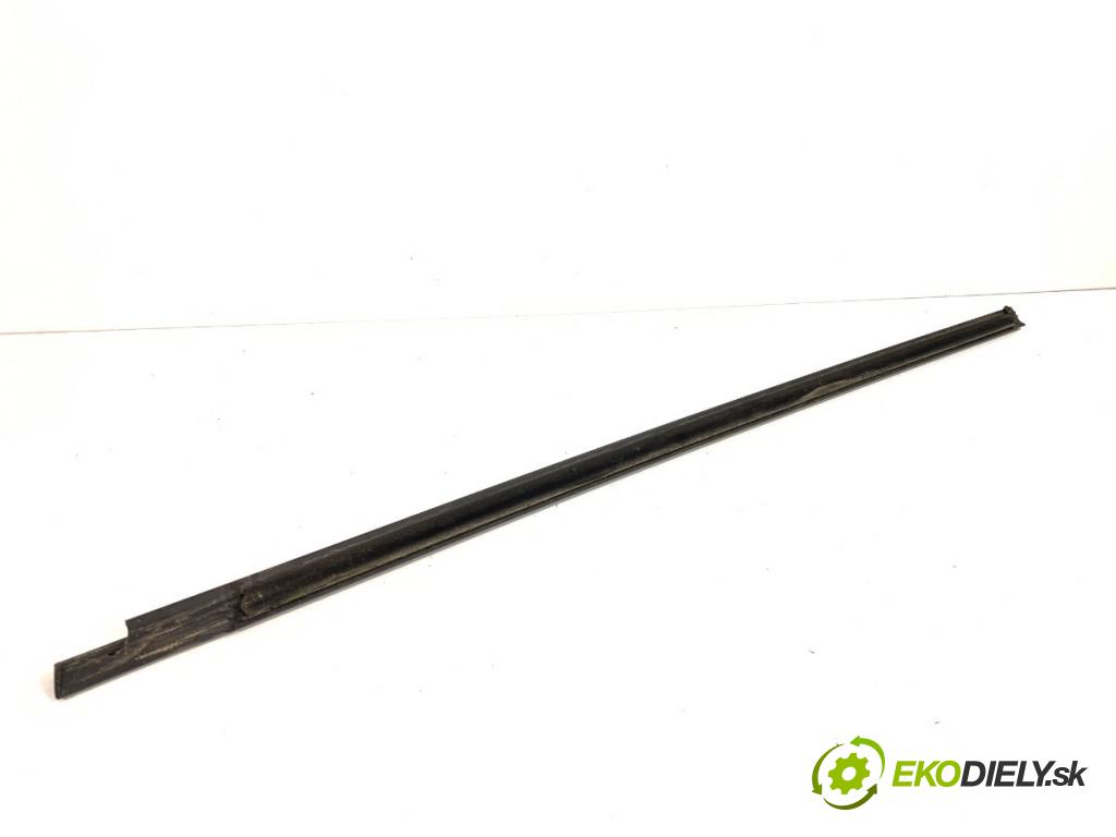 VW GOLF VII liftback 2016 85 kW e-Golf Lišta Sbírání: predný pravy