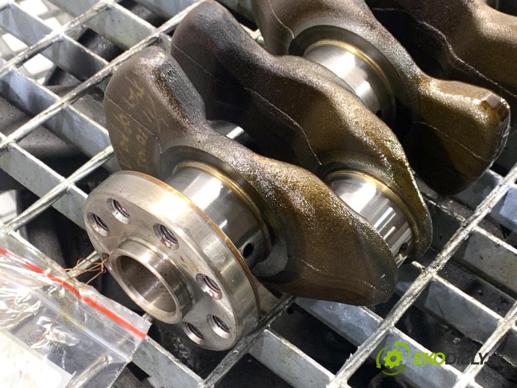 LEXUS CT liftback 2011 73 kW 200h (ZWA10_) 1798 Kardaň, hriadeľ KLIKA: (Blok motora ostatné)