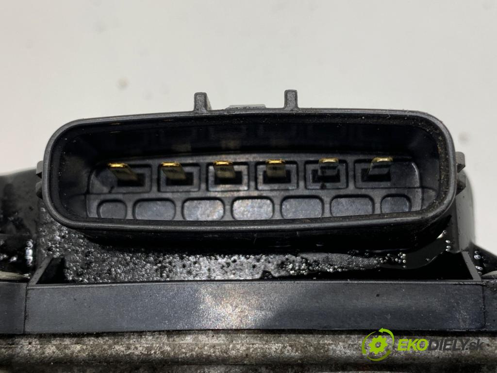 LEXUS CT liftback 2011 73 kW 200h (ZWA10_) 1798 Škrtiaca klapka 22030-37060 (Škrtiaca klapka)