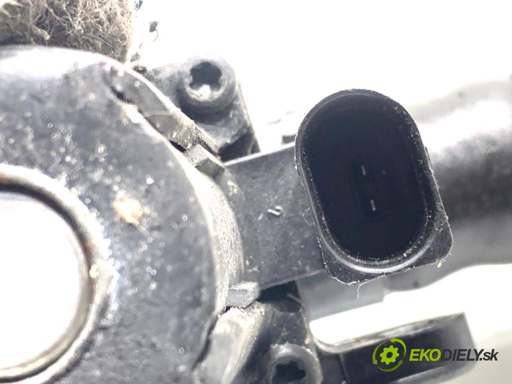 VW GOLF VII liftback 2016 85 kW e-Golf  Magnetický ventil vody 1T0820038D (Elektrosúčasti ostatné)