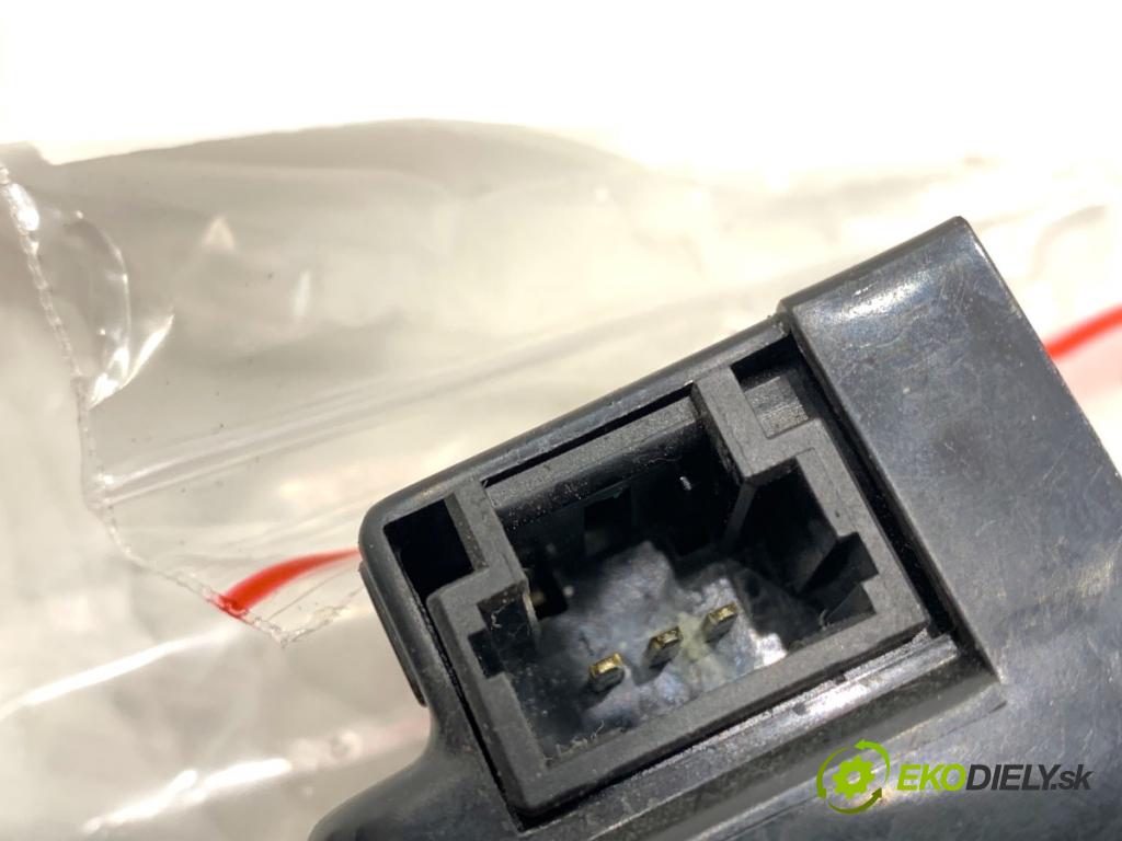 PEUGEOT 308 I liftback 2007 88 kW 1.6 16V 1598 zámok dverí zad 9660403880