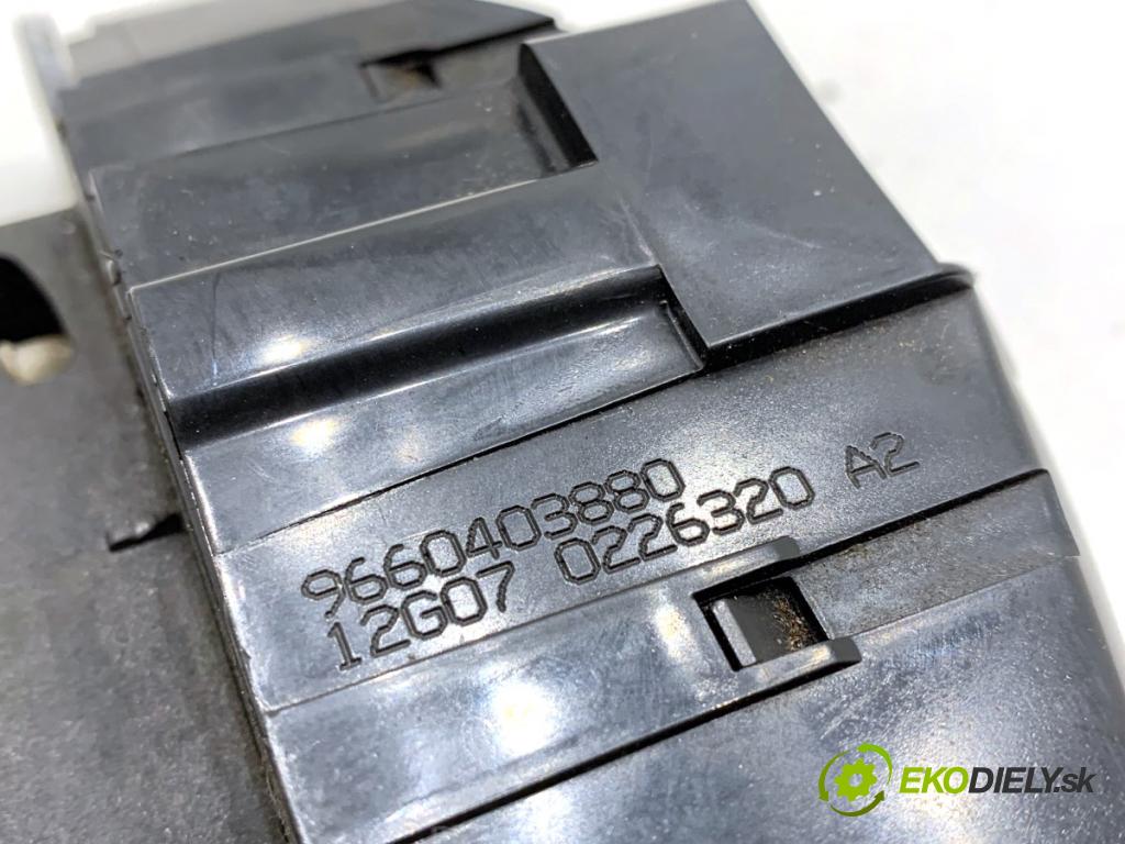 PEUGEOT 308 I liftback 2007 88 kW 1.6 16V 1598 zámok dverí zad 9660403880