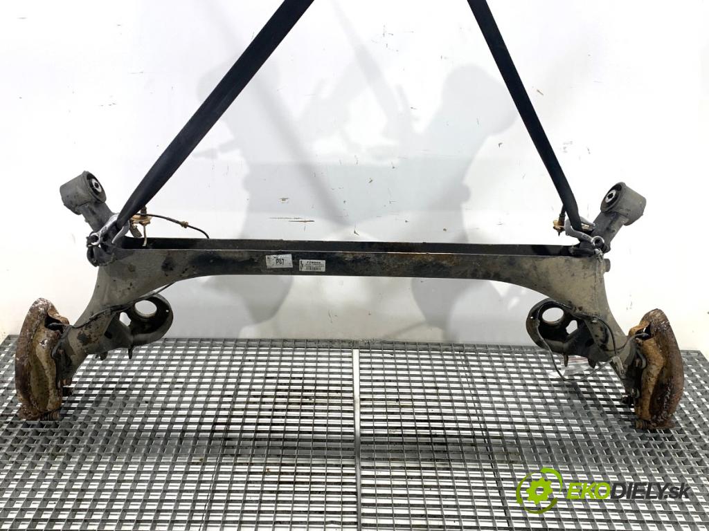 PEUGEOT 308 I liftback 2007 88 kW 1.6 16V 1598 výztuha zadní část 
