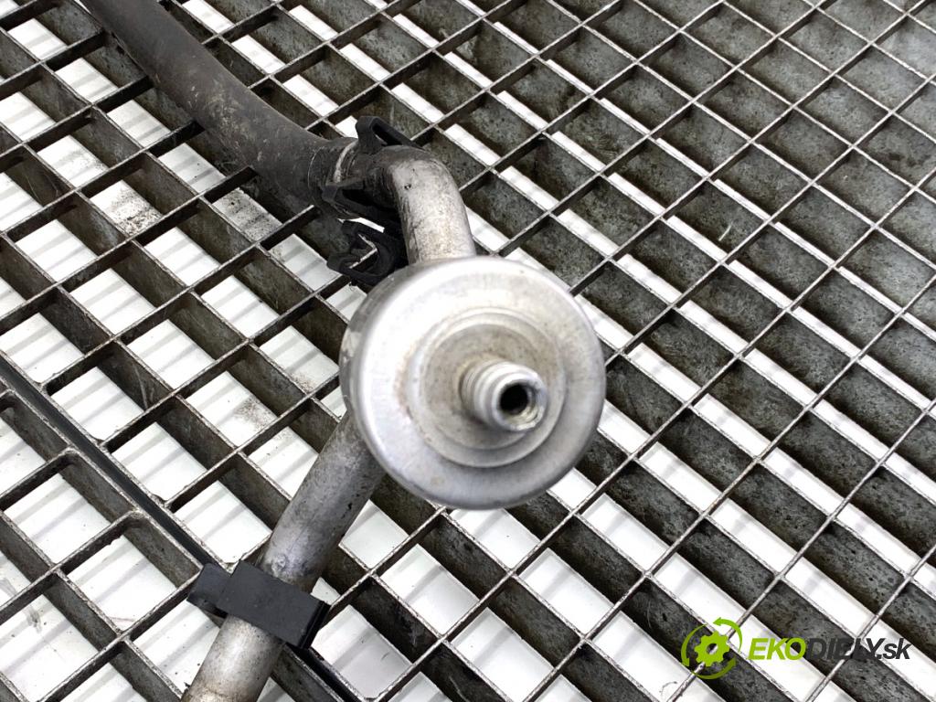 PEUGEOT 308 I liftback 2007 88 kW 1.6 16V 1598 rúrka klimatizace  (Trubka klimatizace)