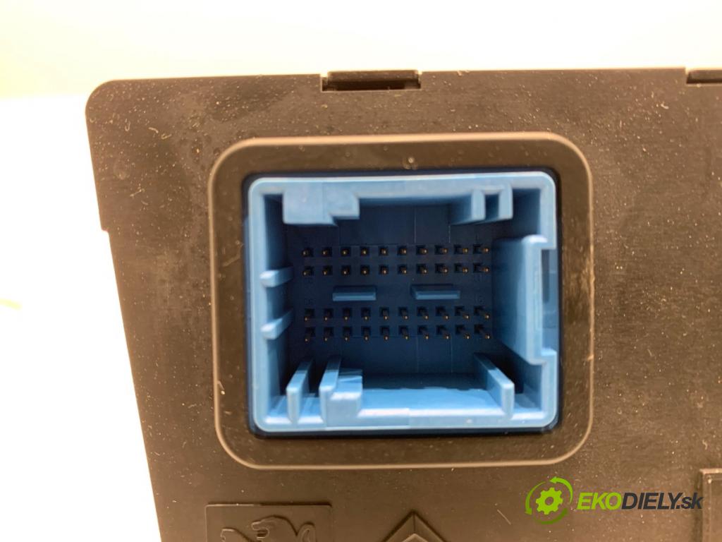 PEUGEOT 308 I liftback 2007 88 kW 1.6 16V 1598 Panel ovládania kúrenia 96850724XT (Prepínacie páčky pod volantom)