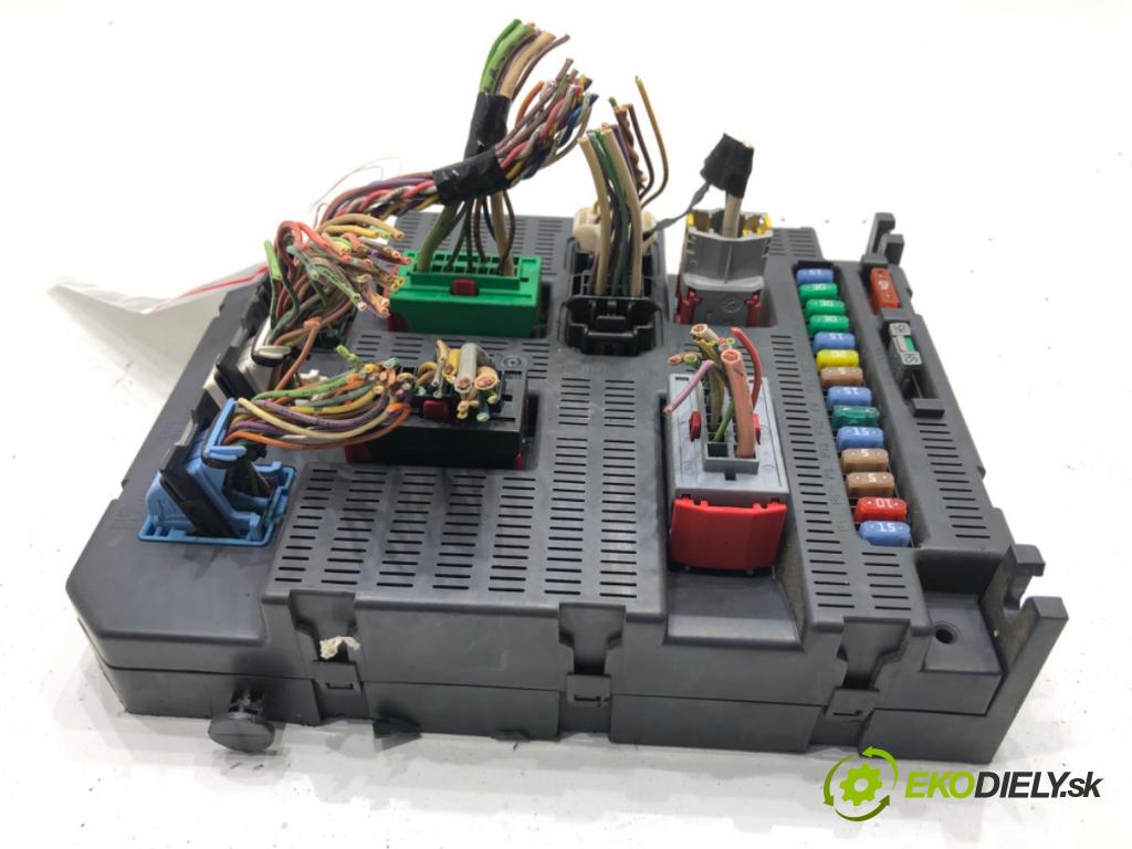 PEUGEOT 308 I liftback 2007 88 kW 1.6 16V 1598 Modul BSI 9663798180 (Poistková skrinka)