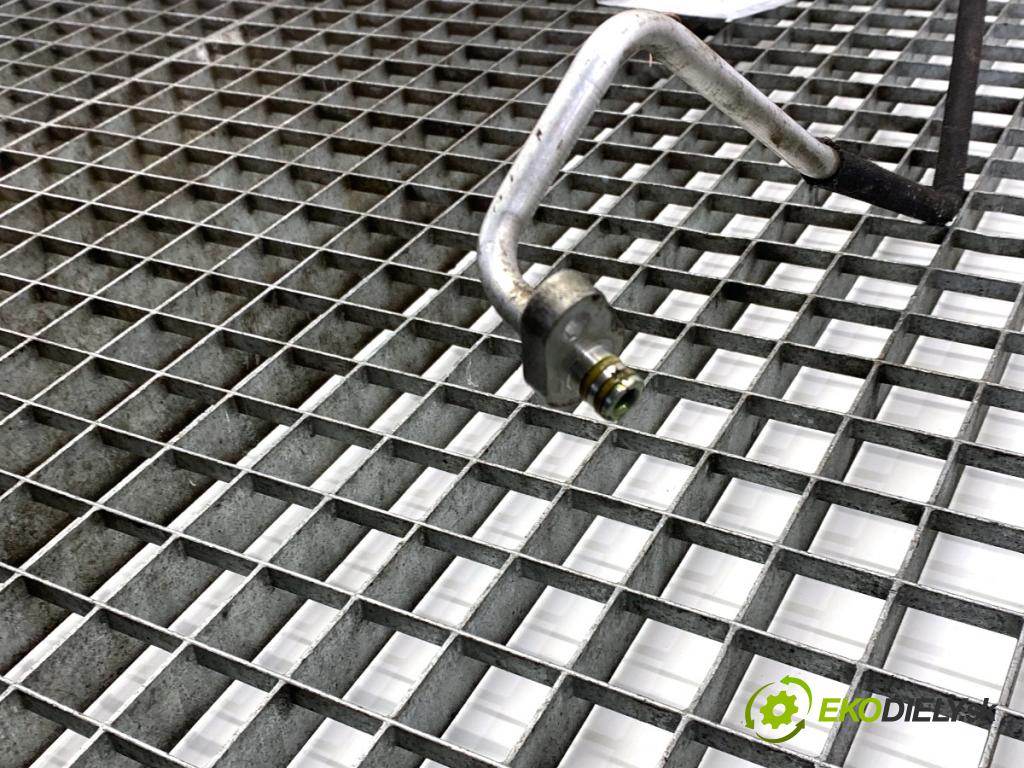 PEUGEOT 308 I liftback 2007 88 kW 1.6 16V 1598 rúrka klimatizace  (Trubka klimatizace)