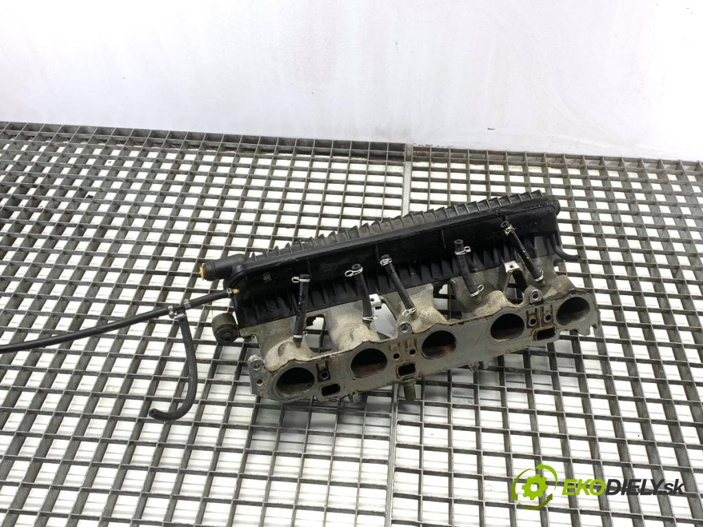 VOLVO V70 III Kombi 2008 147 kW 2.5 T 2521 Potrubie sacie, sanie 30650184 (Sacie potrubie)