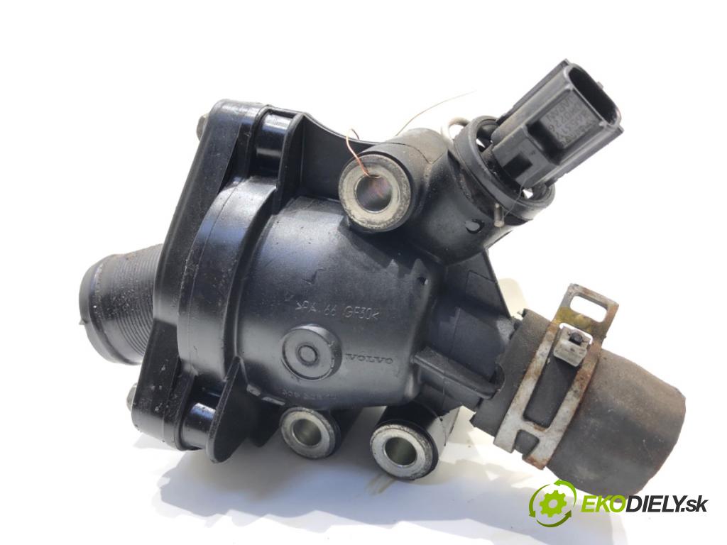 VOLVO V70 III Kombi 2008 147 kW 2.5 T 2521 obal termostatu 30650810 (Pouzdro termostatu)
