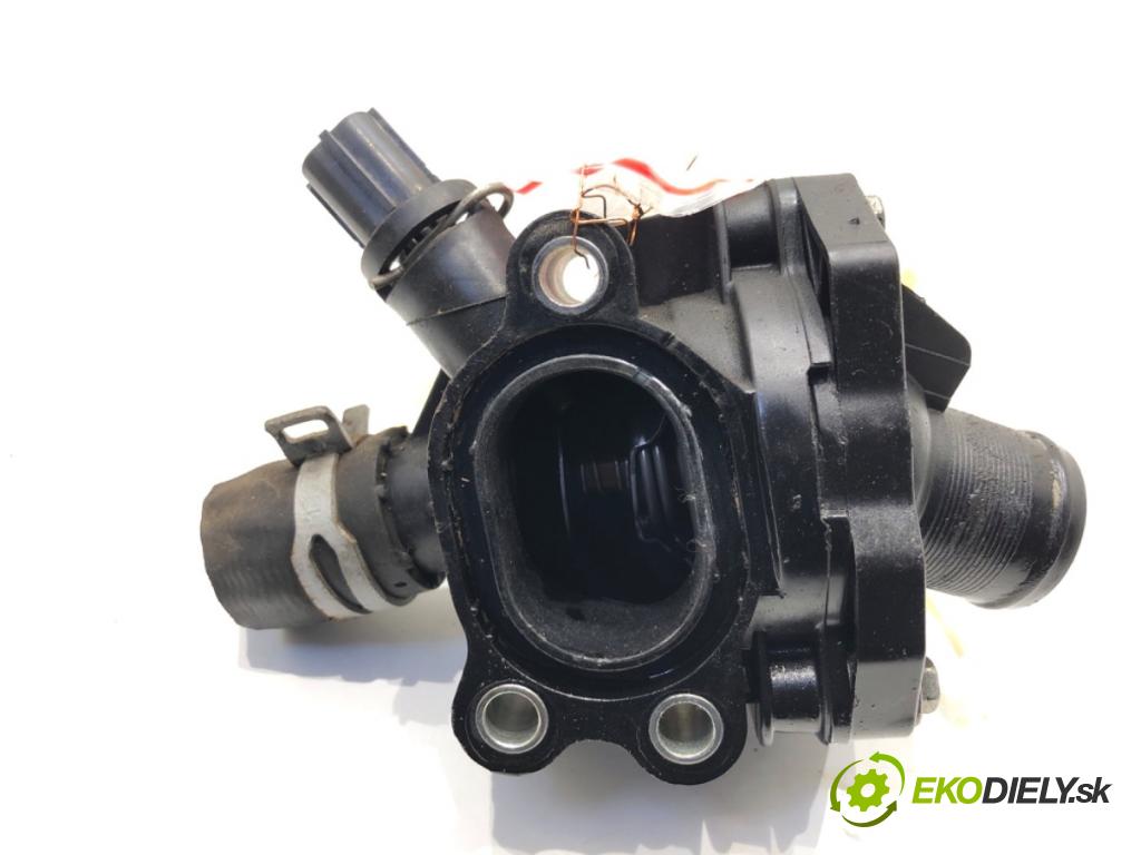 VOLVO V70 III Kombi 2008 147 kW 2.5 T 2521 obal termostatu 30650810 (Pouzdro termostatu)