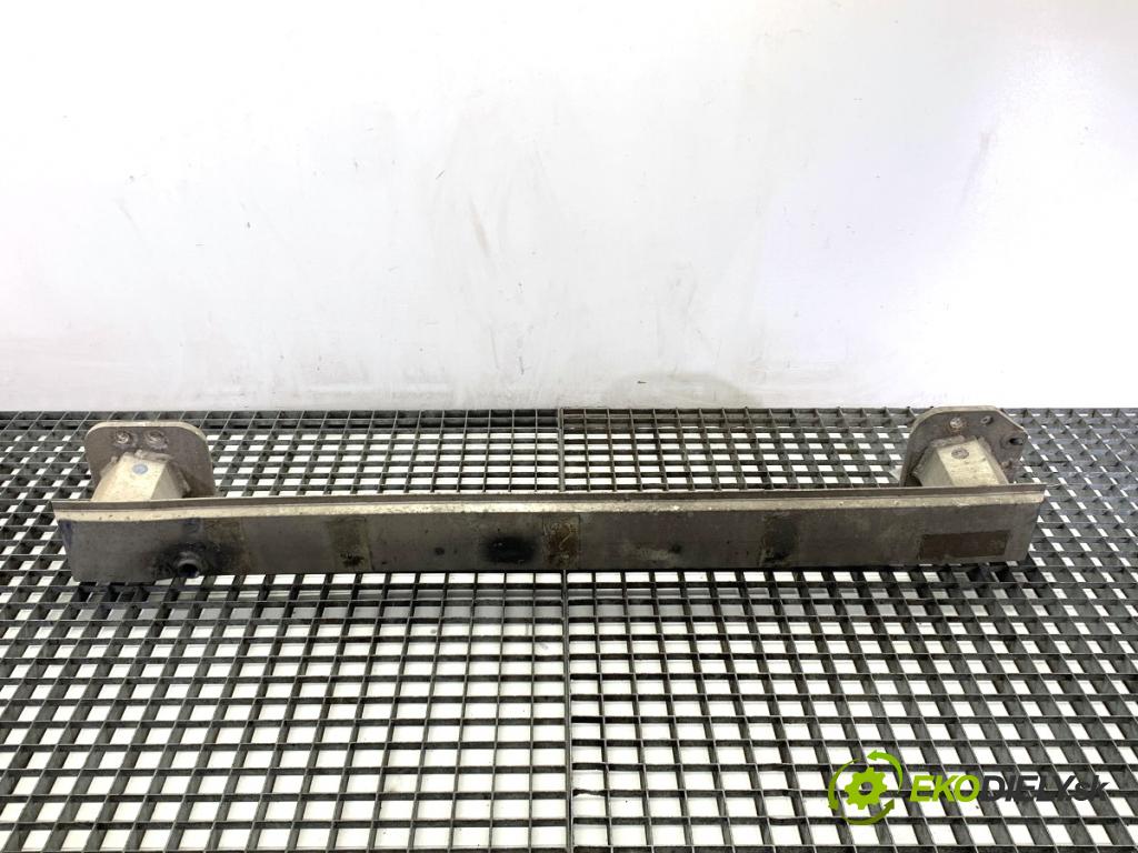 PEUGEOT 308 I liftback 2007 88 kW 1.6 16V 1598 výztuha nárazníka zadní část  (Zadní výztuha)