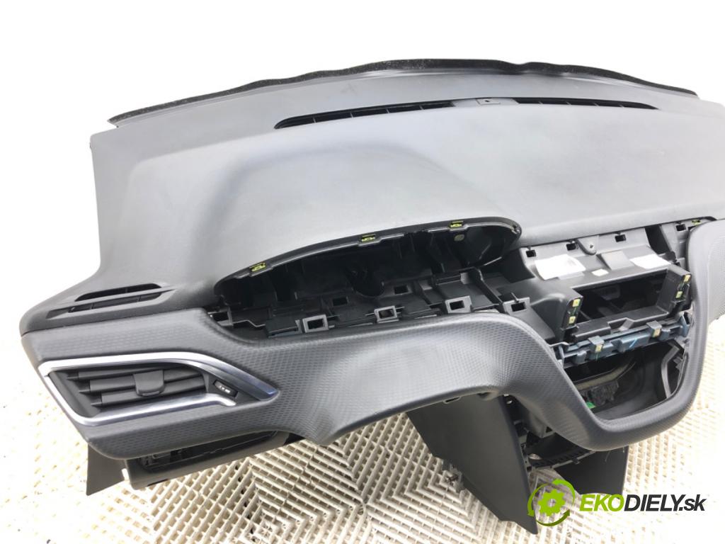 PEUGEOT 2008 I SUV 2018 81 kW 1.2 THP 110 / PureTech 110 1199 Palubná doska VANKÚŠ: spolujazdca 98021008XM