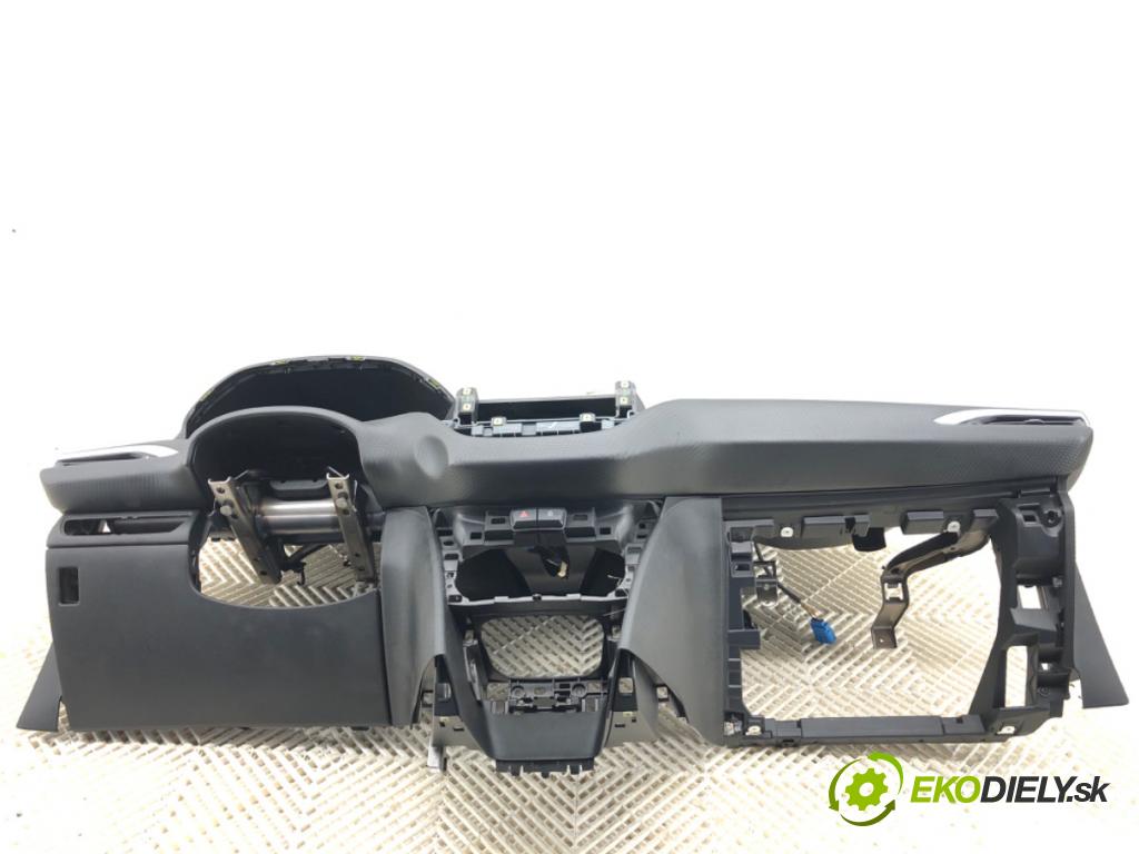 PEUGEOT 2008 I SUV 2018 81 kW 1.2 THP 110 / PureTech 110 1199 Palubná doska VANKÚŠ: spolujazdca 98021008XM