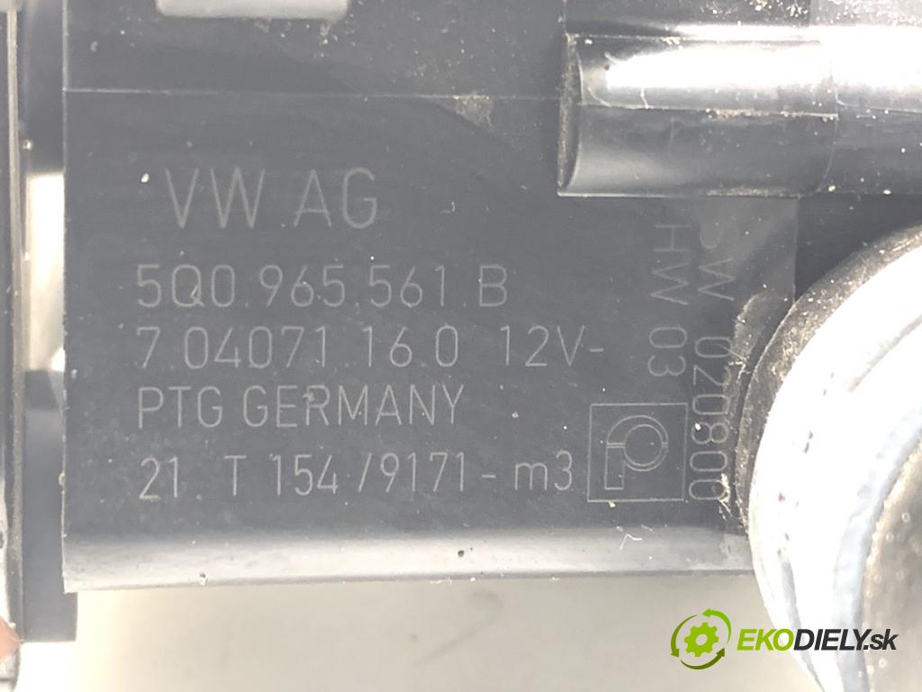 VW ARTEON liftback 2021 235 kW TSI R 1984 DALŠÍ: pumpa vody 5Q0965561B (Vodní pumpa)
