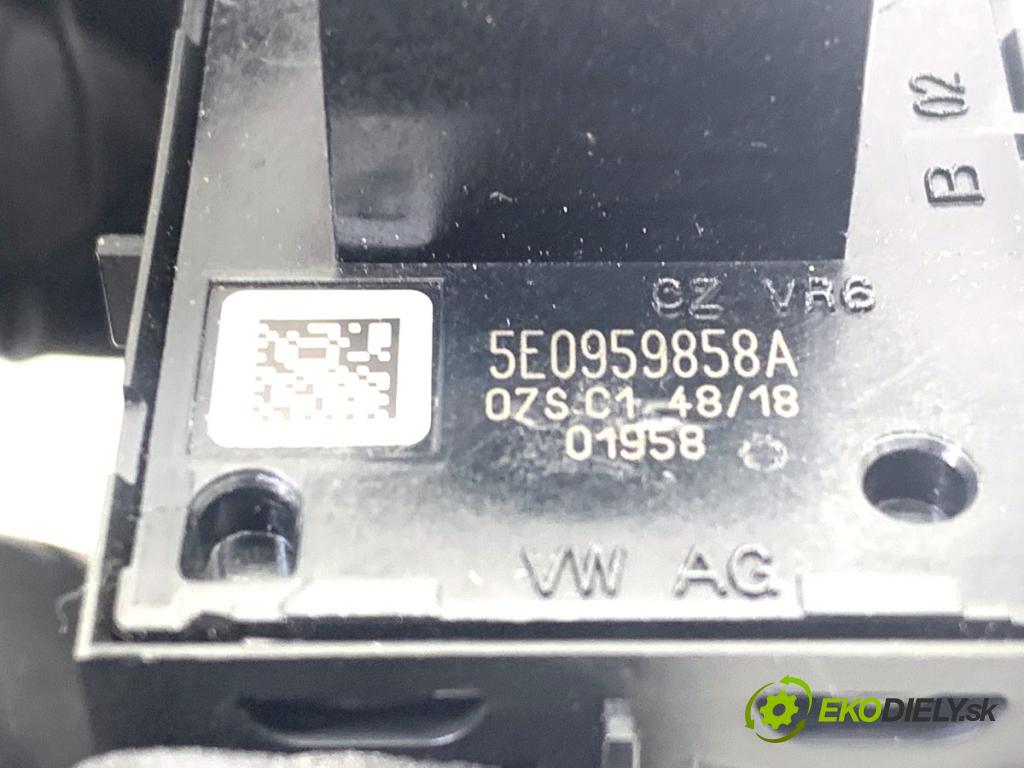 SKODA FABIA III liftback 2019 44 kW 1.0 999 Prepínač okien 5E0959858A (Prepínacie páčky pod volantom)
