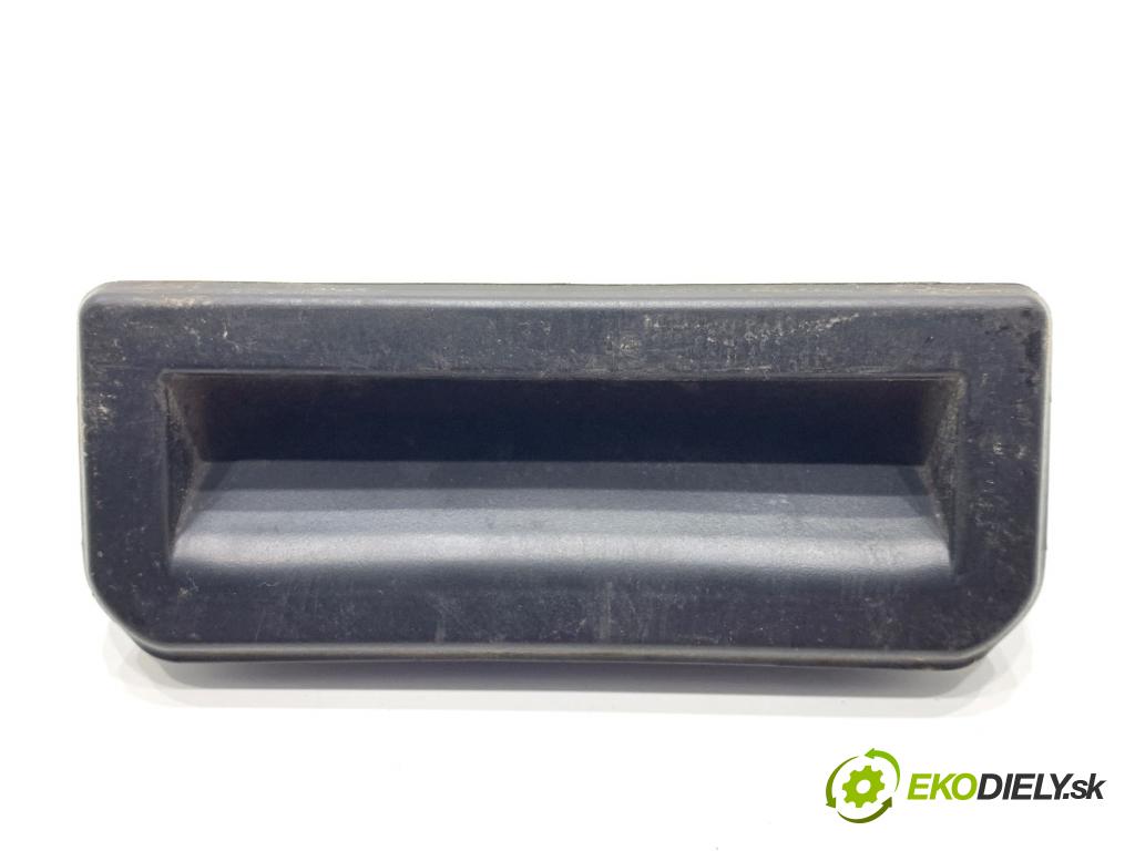 SKODA FABIA III liftback 2019 44 kW 1.0 999 klika dveří zadní část 6V0827566