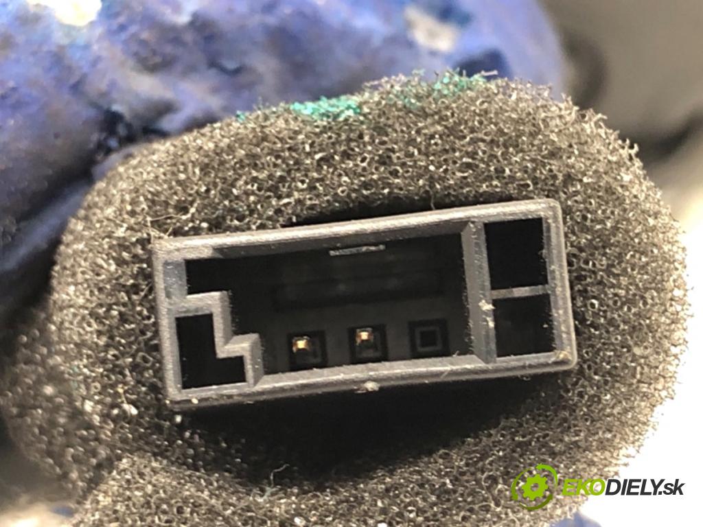 SKODA FABIA III liftback 2019 44 kW 1.0 999 klika vnitřní levý přední část