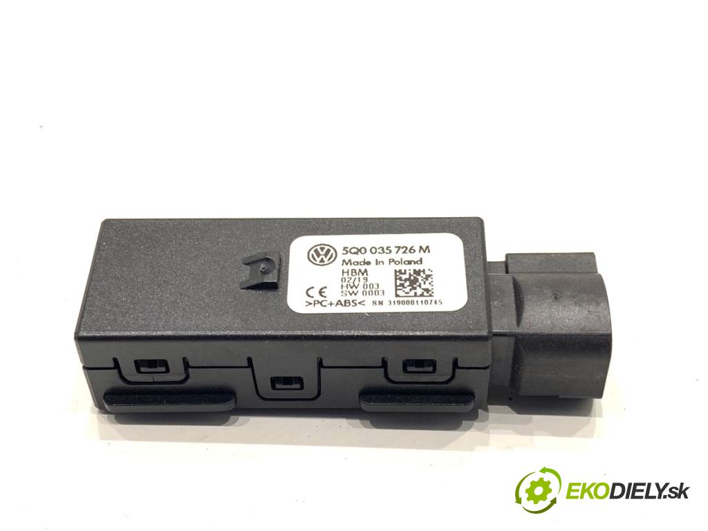 SKODA FABIA III liftback 2019 44 kW 1.0 999 HNÍZDO: USB 5Q0035726M