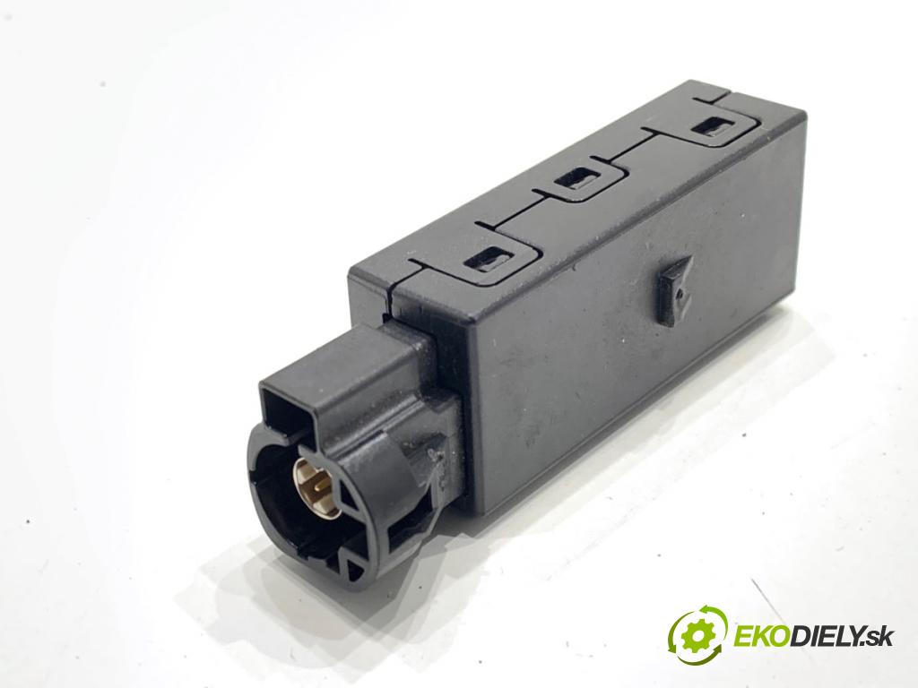 SKODA FABIA III liftback 2019 44 kW 1.0 999 HNÍZDO: USB 5Q0035726M