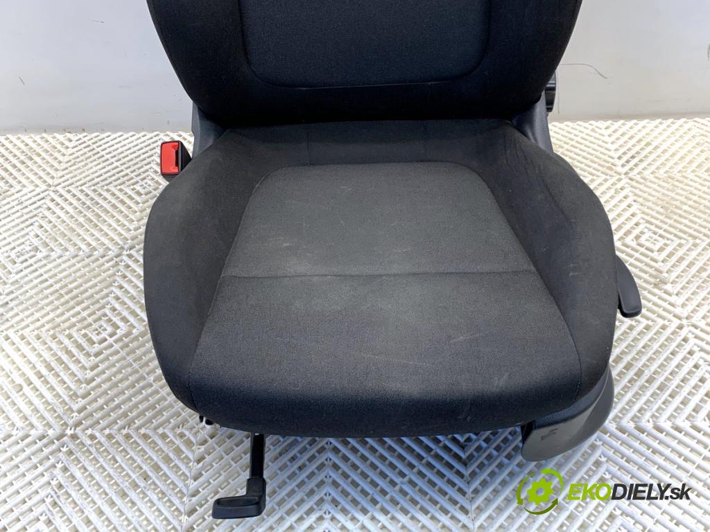 SKODA FABIA III liftback 2019 44 kW 1.0 999 sedadlo levý přední část