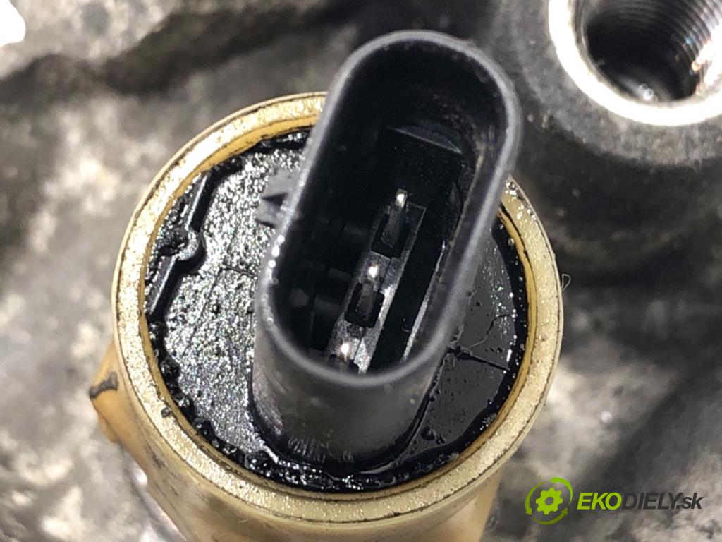 JAGUAR F-PACE SUV 2016 132 kW 2.0 TD4 AWD 1999 Obal filtra oleja G4D3-6714-C77A (Obal olejového filtra)